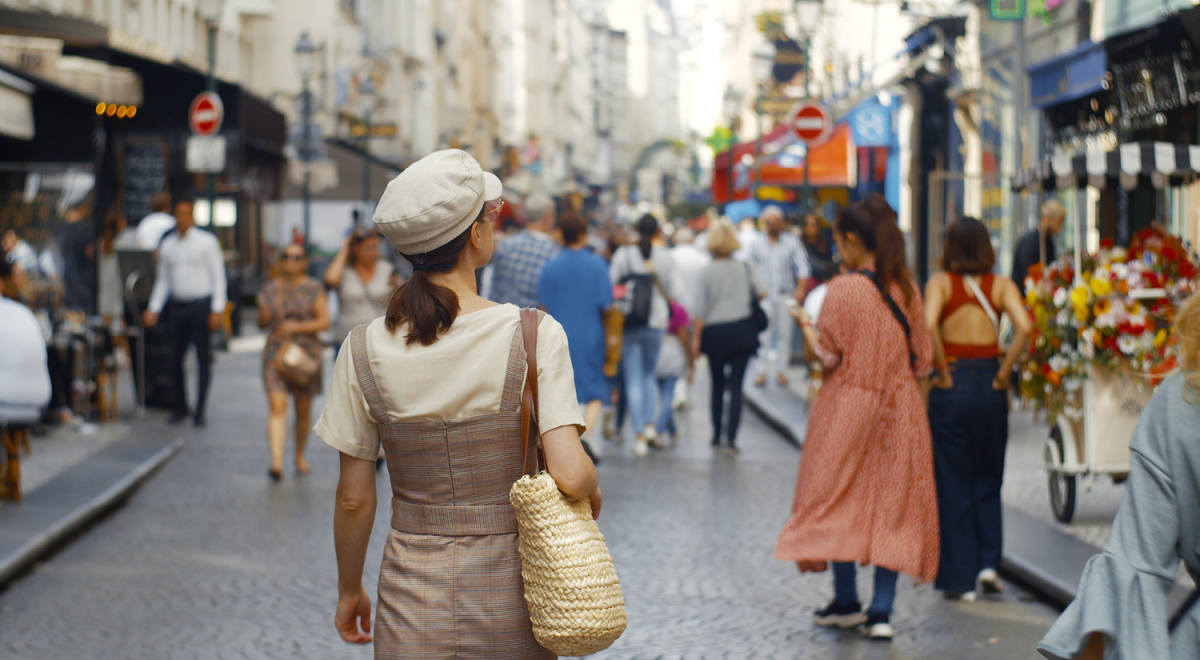 Woman walking through the streets of Paris