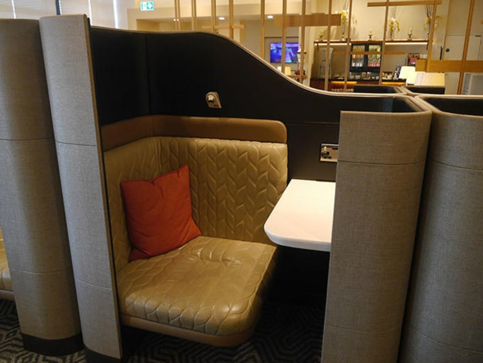 Inside the Singapore Airlines Lounge at London Heathrow Flight Centre UK
