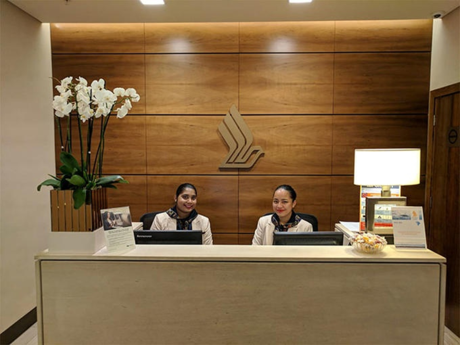 Inside the Singapore Airlines Lounge at London Heathrow Flight Centre UK