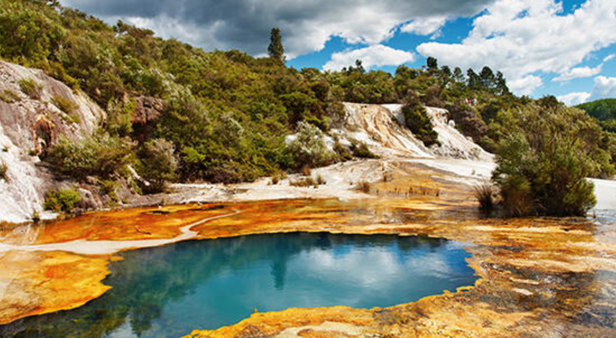 RS-New-Zealand-Rotorua-Thermal-Lakes.jpeg