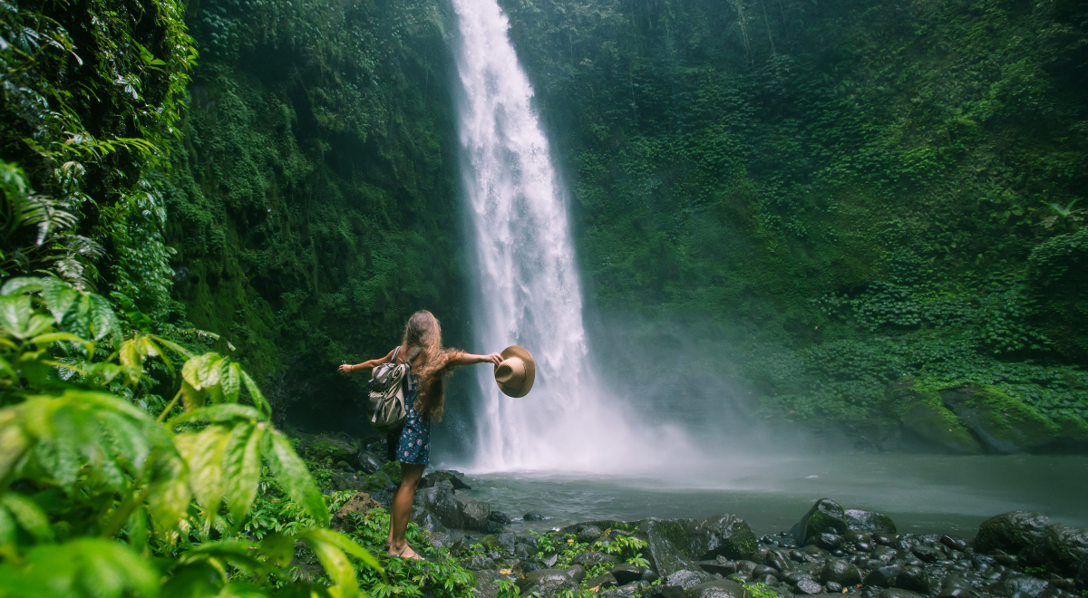 Woman-near-Nung-Nung-waterfal-on-Bali -Indonesia
