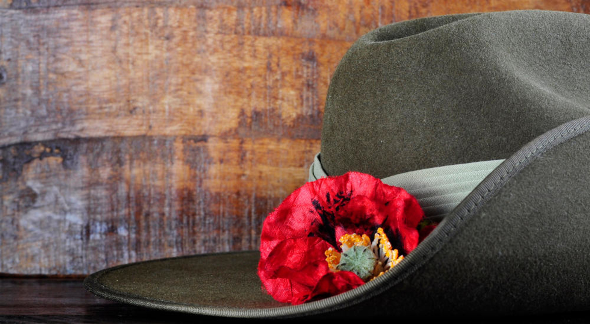 ANAZ digger hat with poppy 