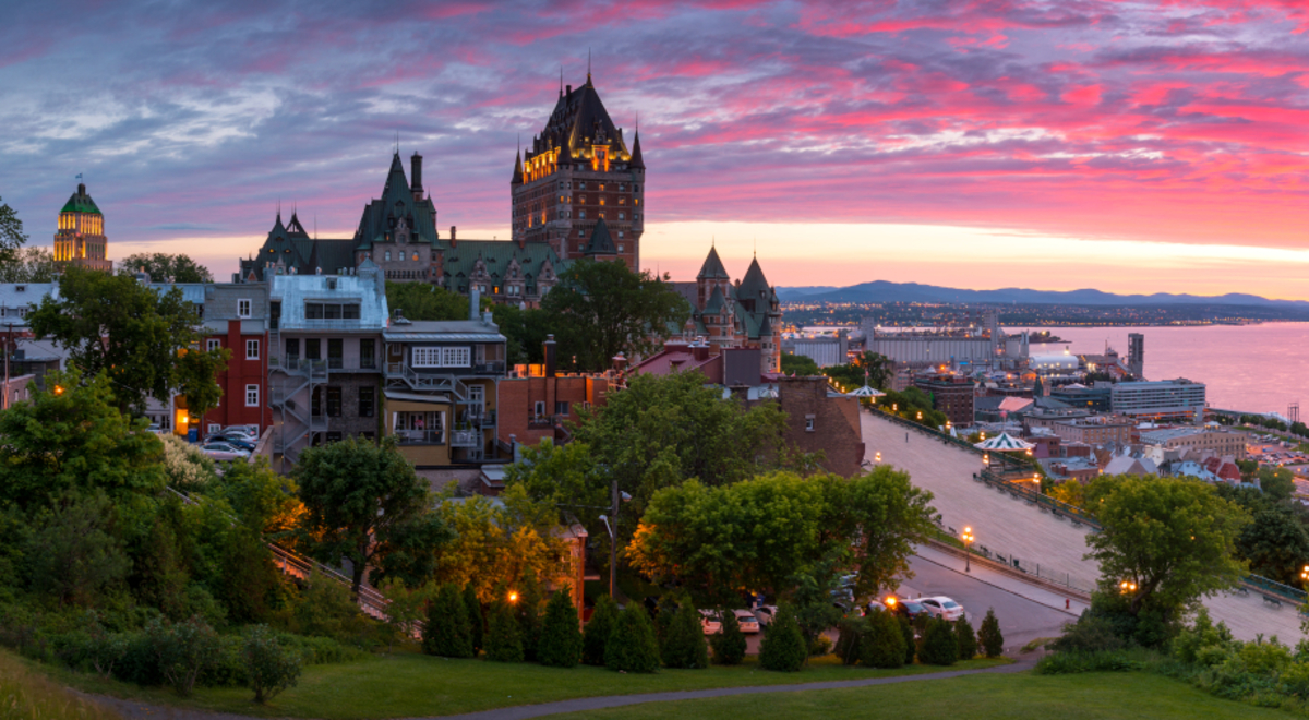  Sunset view of the Fairmont Le Château Frontenac
