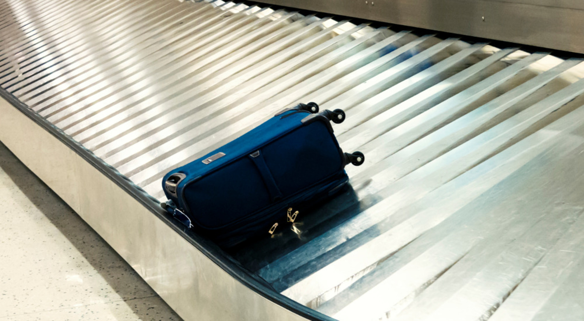 A single bag on the baggage carousel at the airport