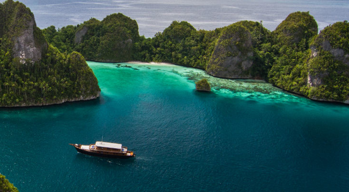 Sailing boat in Papua New Guinea Waters surrounded of Islands