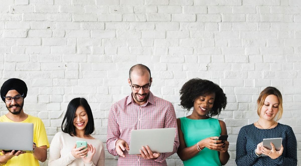  Decide whether your social media accounts are for a professional or personal use. Photo: Getty Images.