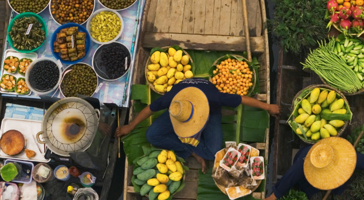 Top view of the vendors in Vietnam's Floating Market