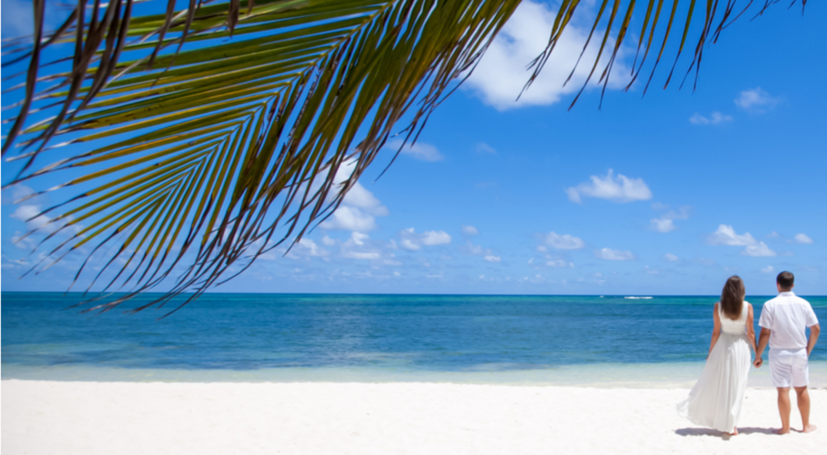 Wedding couple on beautiful white sand beach (Shuttterstock) 