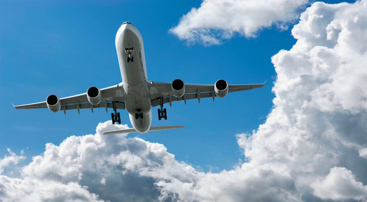 A commercial plane coming in to land