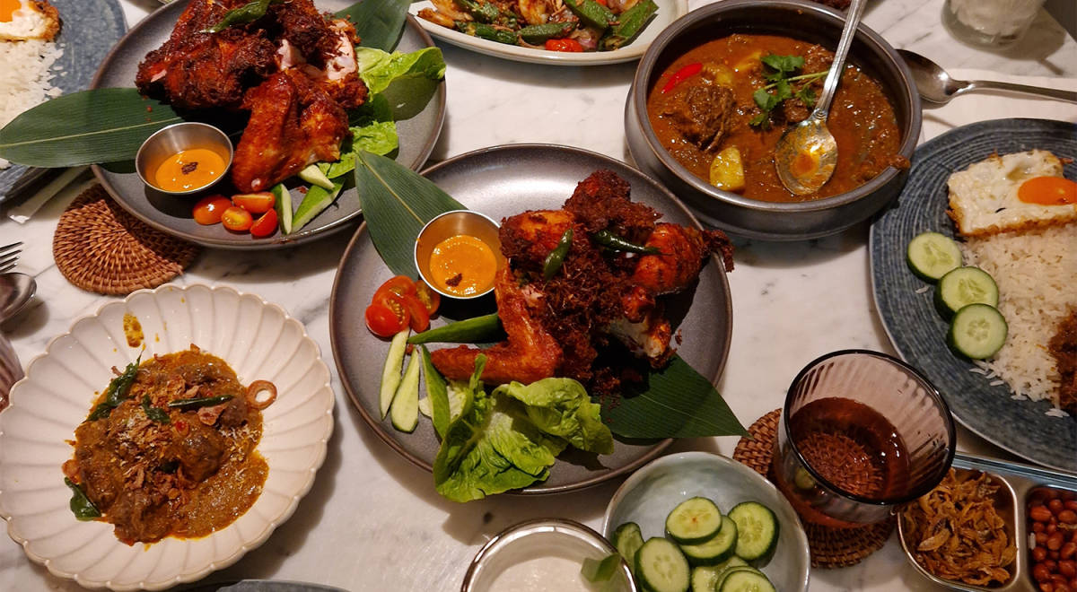 Singapore platter of food