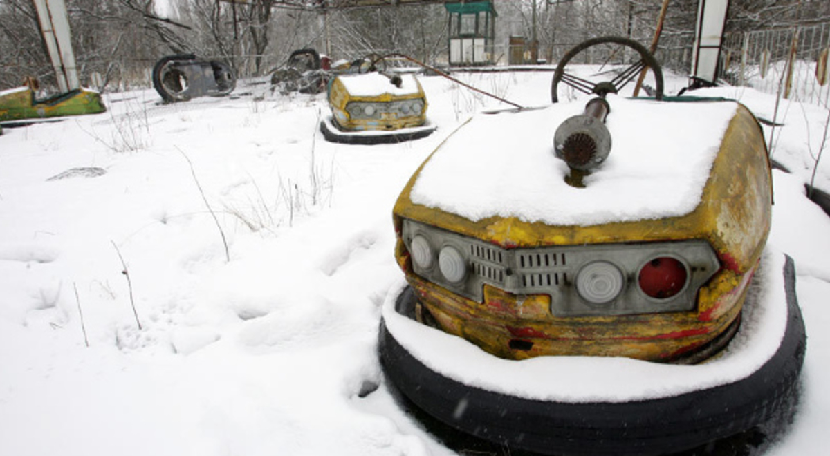 Bus at a abandoned theme park on top of a mountain. : r/AbandonedPorn