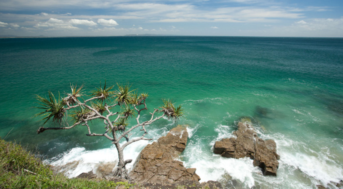 Waves splashing against the rocks at Noosa National Park