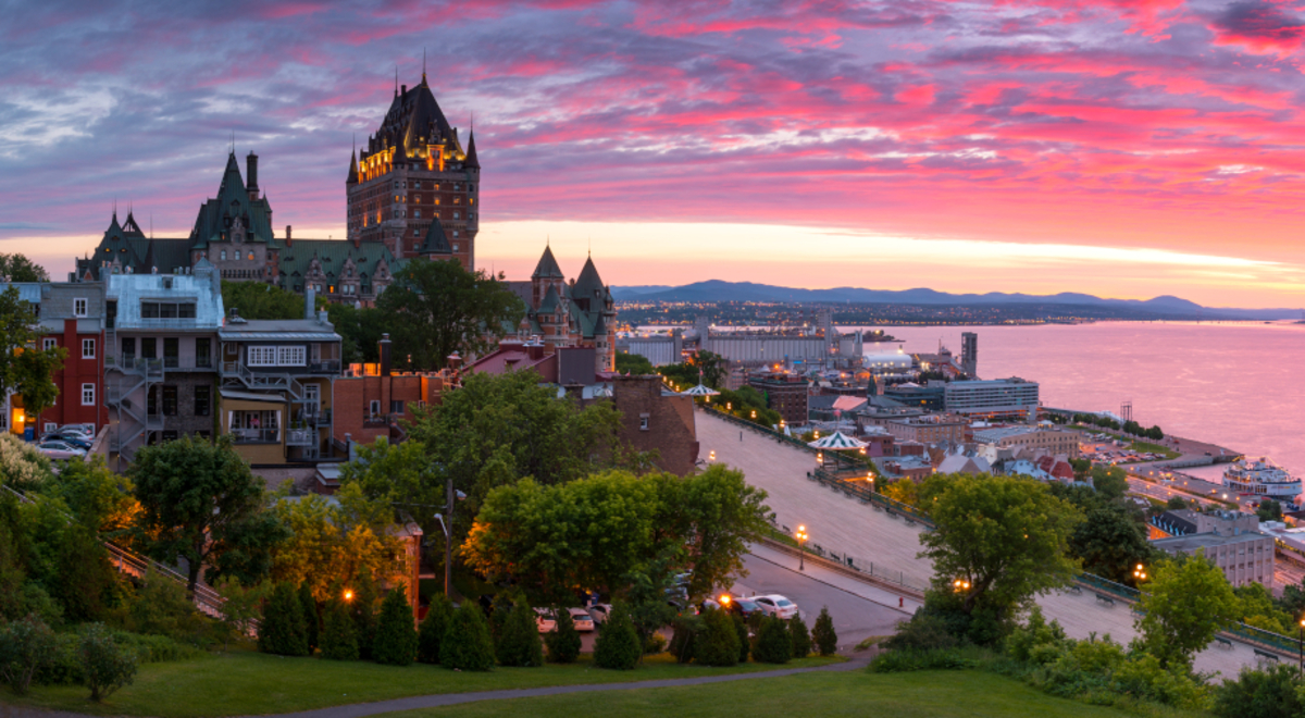  Sunset view of the Fairmont Le Château Frontenac