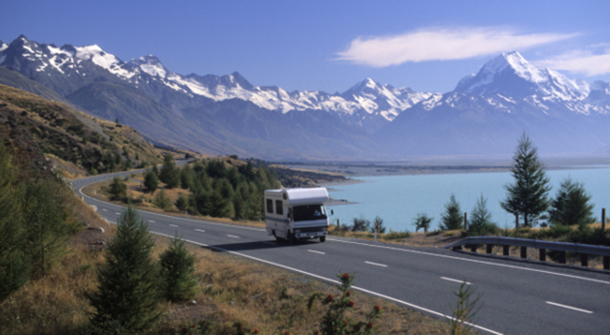 a mortorhome travelling through the streets near Mount Cook and Lake Pukaki
