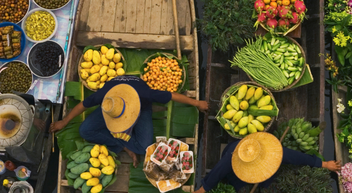 Top view of the vendors in Vietnam's Floating Market