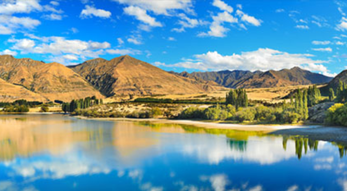 Wanaka mountain range image gets reflected on the blue waters 
