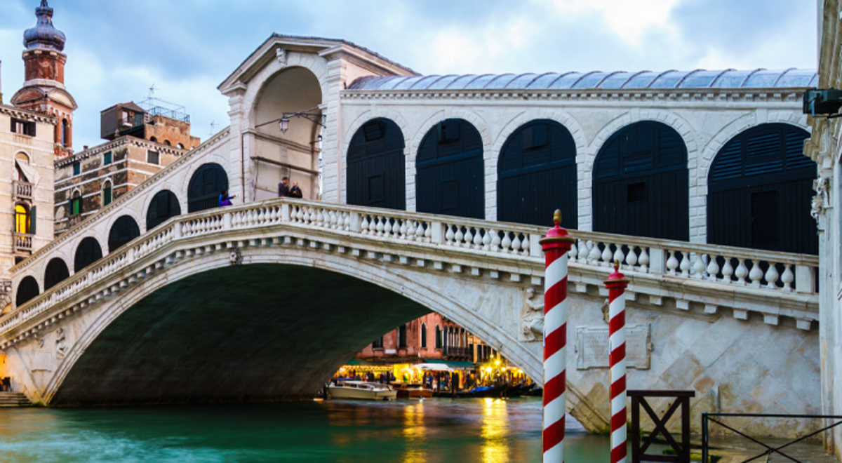 A view of Rialto Bridge in Venice from the water