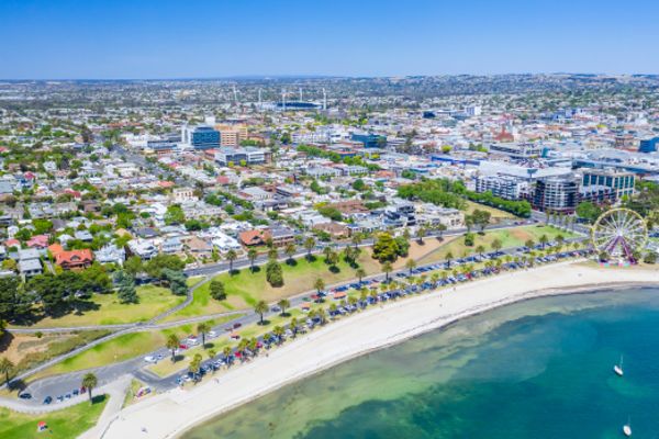 beach by grass and houses in geelong