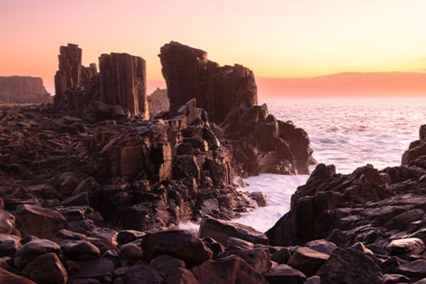 rocky coastline at sunset in kiama