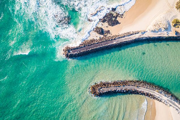 ocean connecting to river in kingscliff