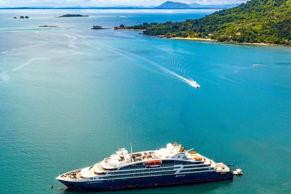 Cruise ship in light blue and green waters