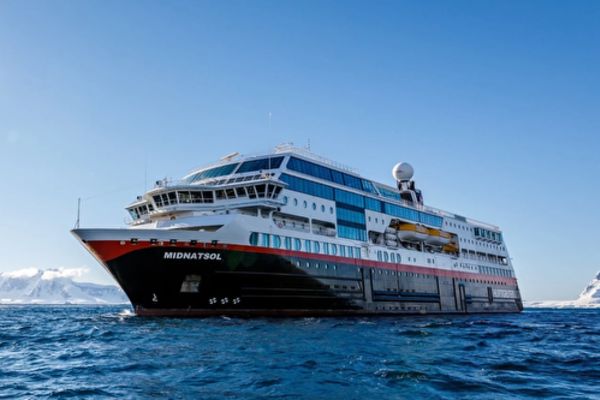 https://static.traveltek.net/cruisepics/local_shipimages_large/1721330644.png