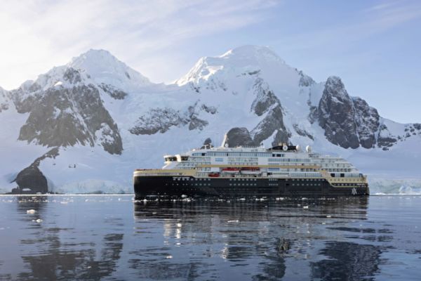 https://static.traveltek.net/cruisepics/local_shipimages_large/1761757233.png