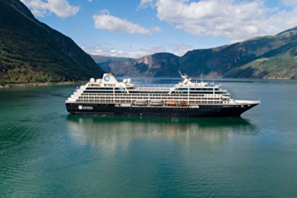 https://static.traveltek.net/cruisepics/local_shipimages_large/1767695952.png