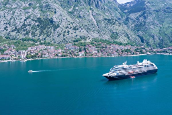 https://static.traveltek.net/cruisepics/local_shipimages_large/1767695999.png