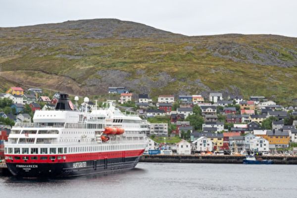 https://static.traveltek.net/cruisepics/local_shipimages_large/1779295804.png