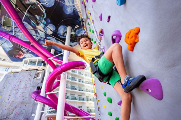 https://static.traveltek.net/cruisepics/local_shipimages_large/1779694918.png