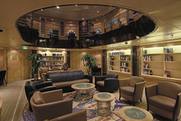 https://static.traveltek.net/cruisepics/local_shipimages_large/1779791377.png