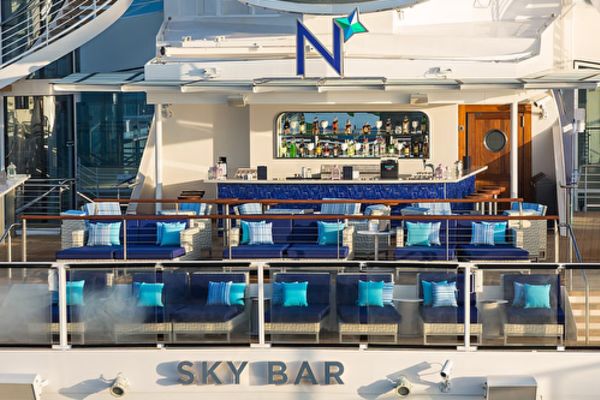 https://static.traveltek.net/cruisepics/local_shipimages_large/1779880232.png