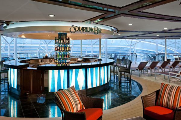 https://static.traveltek.net/cruisepics/local_shipimages_large/1780035964.png