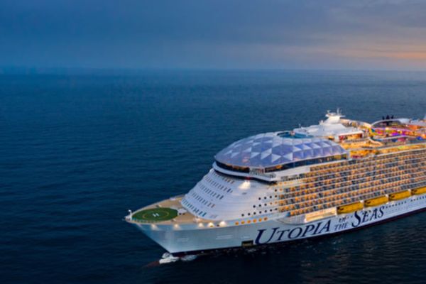 https://static.traveltek.net/cruisepics/local_shipimages_large/1780039184.png