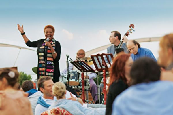 https://static.traveltek.net/cruisepics/local_shipimages_large/1780404158.png