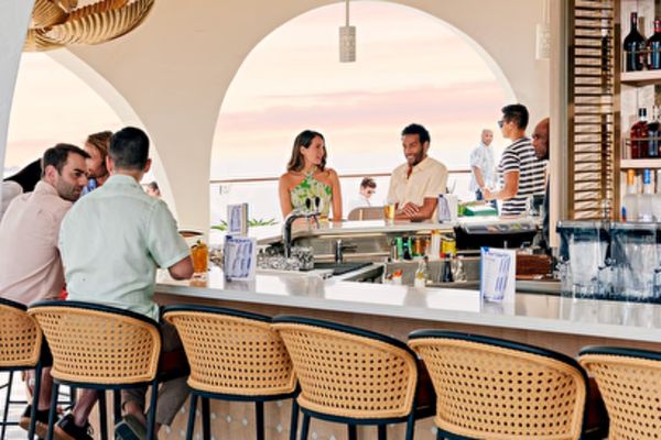 https://static.traveltek.net/cruisepics/local_shipimages_large/1780472892.png