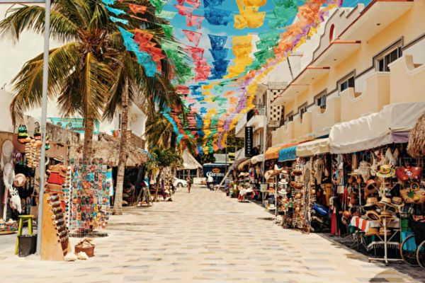 https://static.traveltek.net/cruisepics/local_shipimages_large/1780493150.png