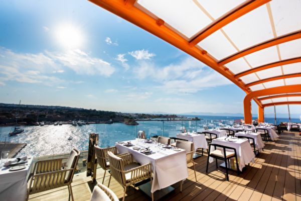 https://static.traveltek.net/cruisepics/local_shipimages_large/1780558825.png