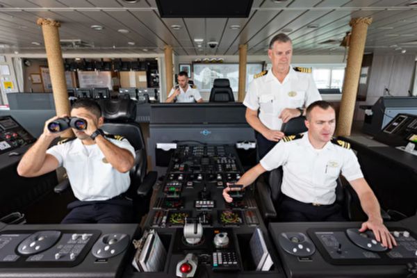 https://static.traveltek.net/cruisepics/local_shipimages_large/1780838426.png