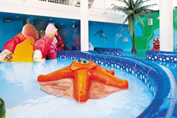 https://static.traveltek.net/cruisepics/local_shipimages_large/1780904364.png