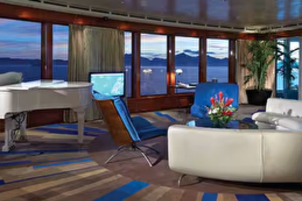 https://static.traveltek.net/cruisepics/local_shipimages_large/1780925815.png
