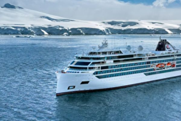 https://static.traveltek.net/cruisepics/local_shipimages_large/1780992824.png