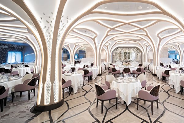 https://static.traveltek.net/cruisepics/local_shipimages_large/1781168674.png