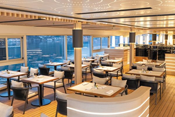 https://static.traveltek.net/cruisepics/local_shipimages_large/1781168723.png