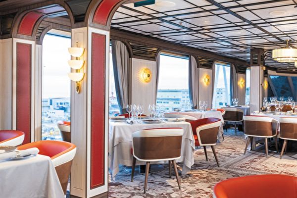 https://static.traveltek.net/cruisepics/local_shipimages_large/1781168761.png