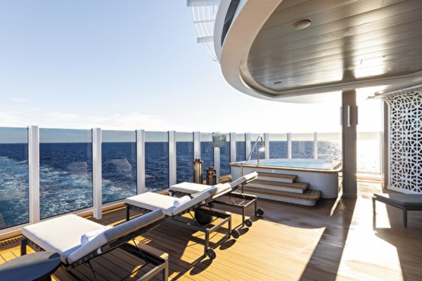 https://static.traveltek.net/cruisepics/local_shipimages_large/1781169068.png