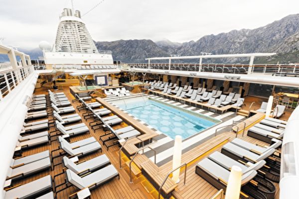 https://static.traveltek.net/cruisepics/local_shipimages_large/1781169157.png