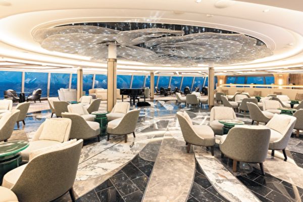 https://static.traveltek.net/cruisepics/local_shipimages_large/1781169460.png