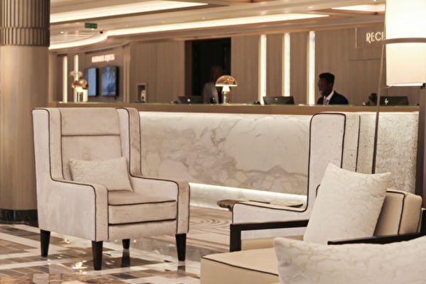 https://static.traveltek.net/cruisepics/local_shipimages_large/1781169845.png